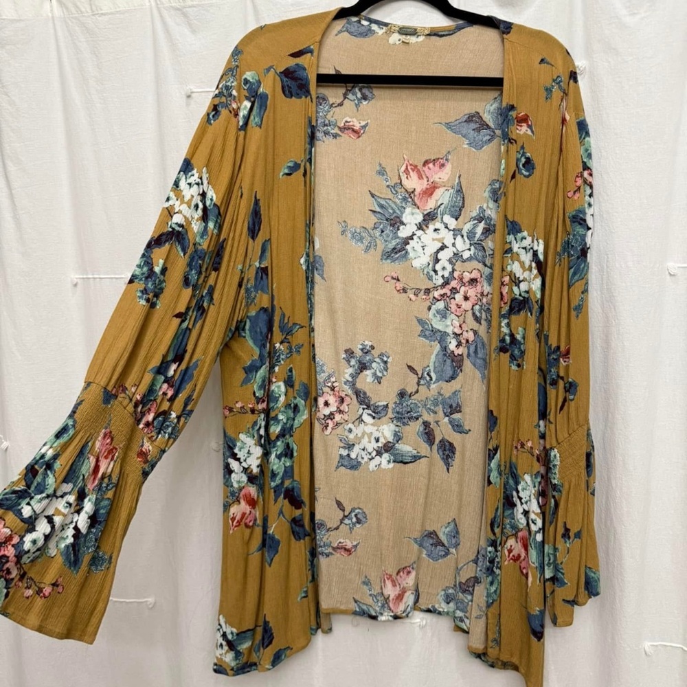Gimmicks by BKE Tan Floral Kimono Cardigan